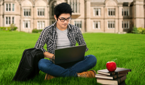 Skill-Based Learning vs Traditional Degrees